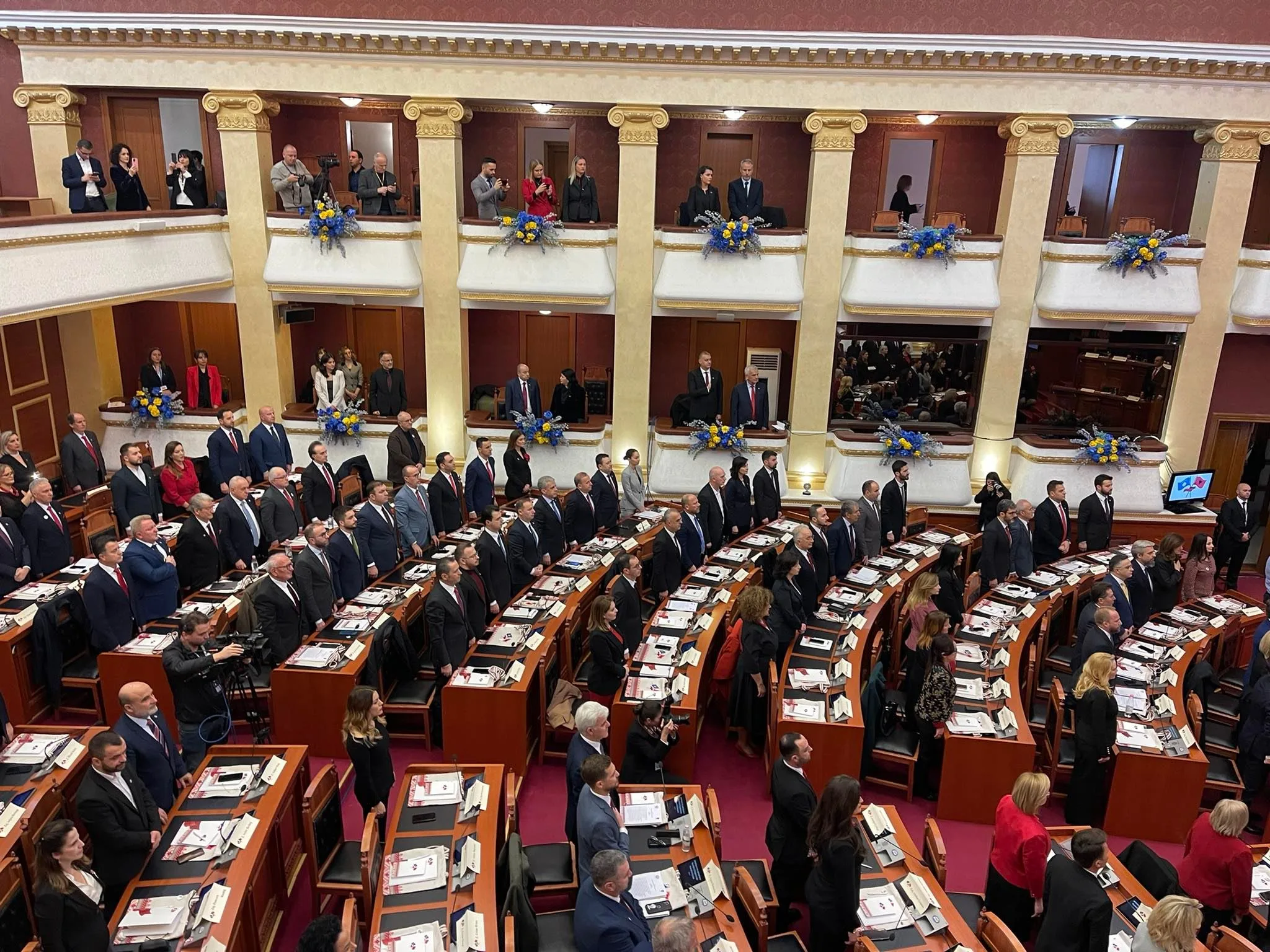 Deputetët e Kosovës arrijnë në Tiranë