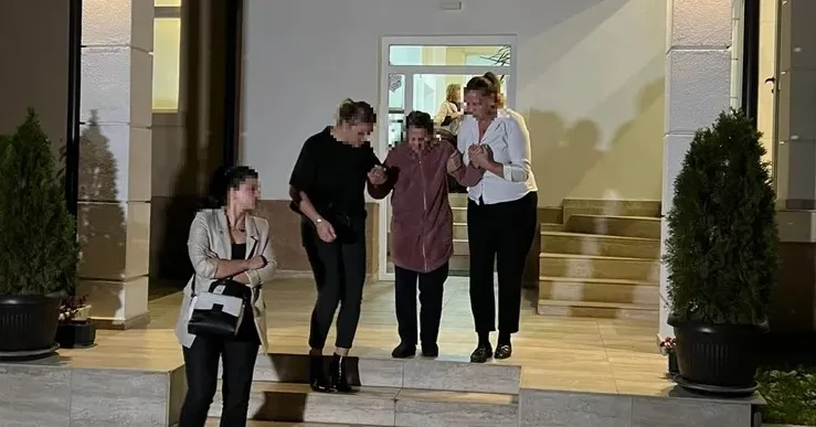 Tërhiqet nga shtëpia e moshuara që u keqtrajtua nga infermieret