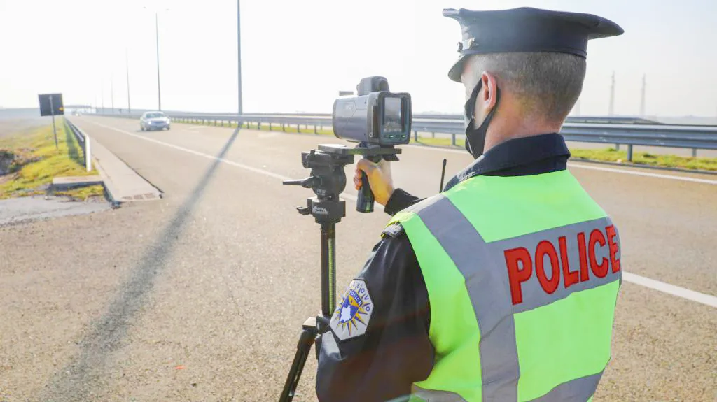 Policia shqipton mbi 1 mijë e 200 gjoba trafiku brenda 24 orëve