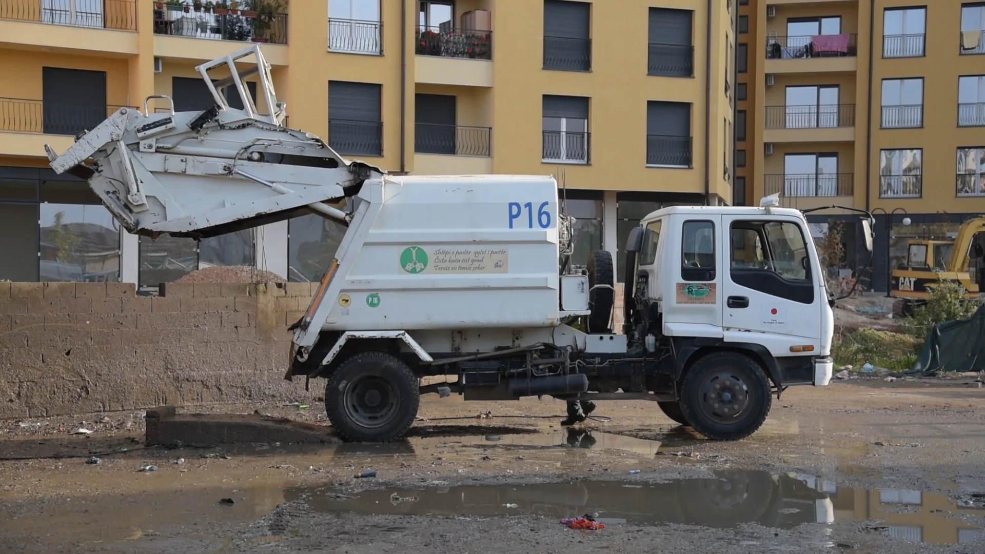 Vetura godet një punëtor të pastrimit në Prizren