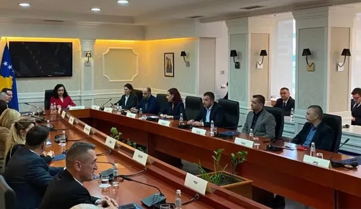 Nis takimi i Osmanit me partitë politike