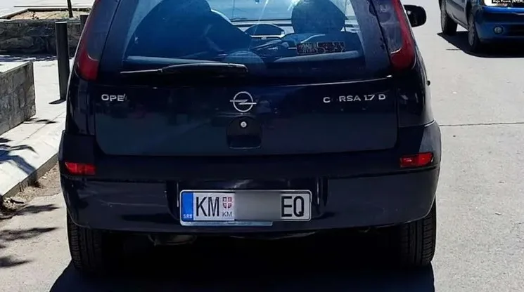 Serbia ndërpret lëshimin e targave ilegale me akronime të qyteteve të Kosovës