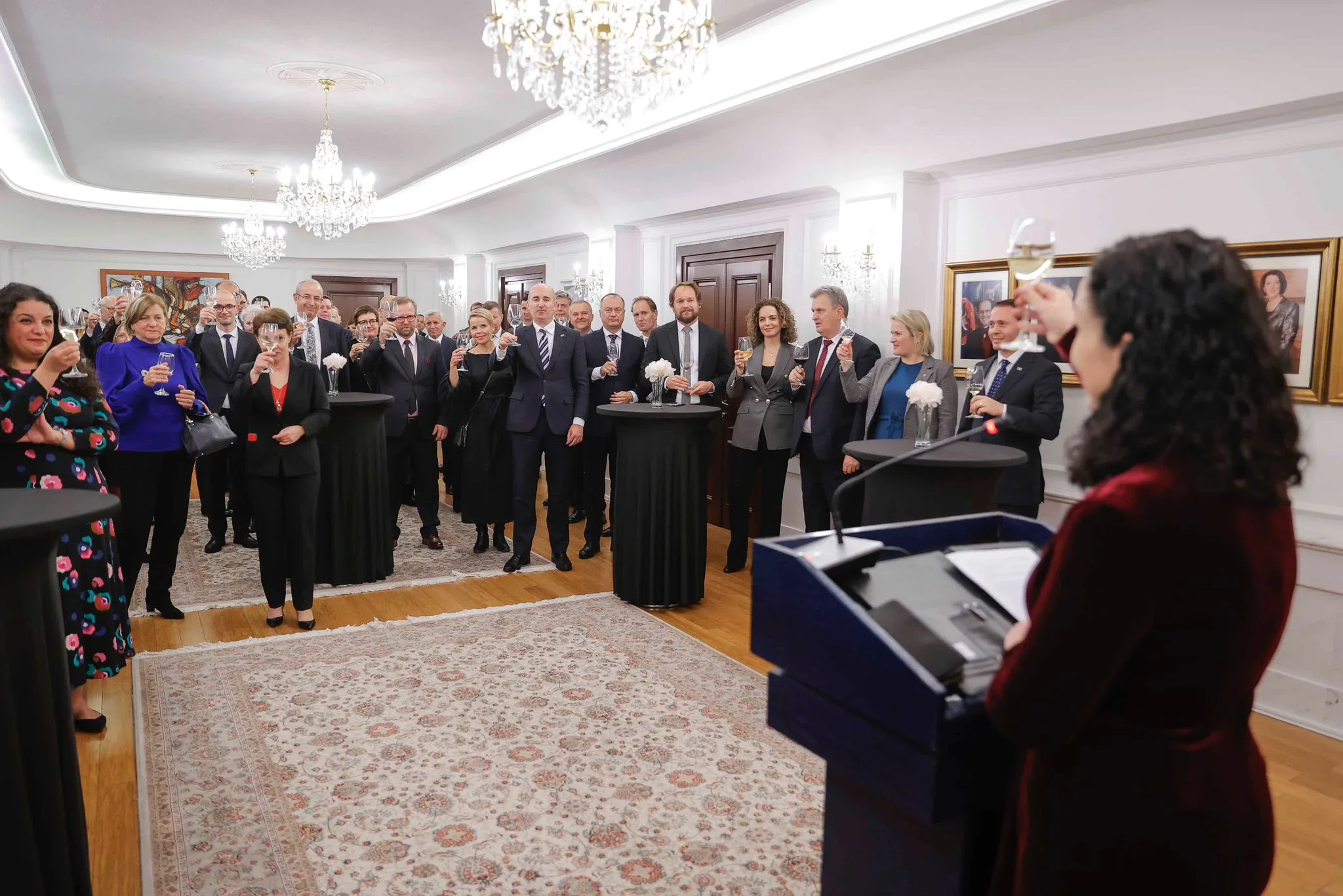 Osmani organizon pritje për korin diplomatik: Kosova është më e fortë me miqtë krah saj