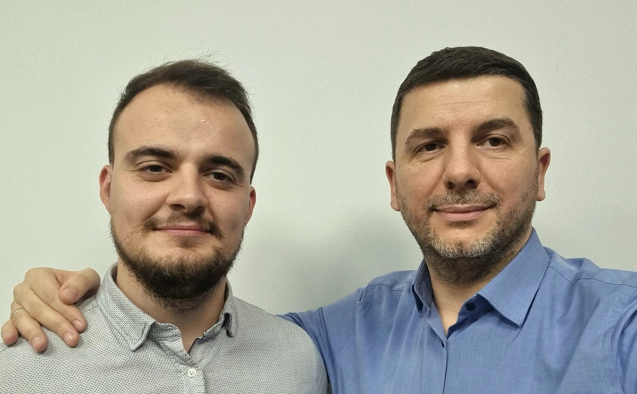 Lirohet aktivisti që protestoi duke hedhur para te Martin Berishaj