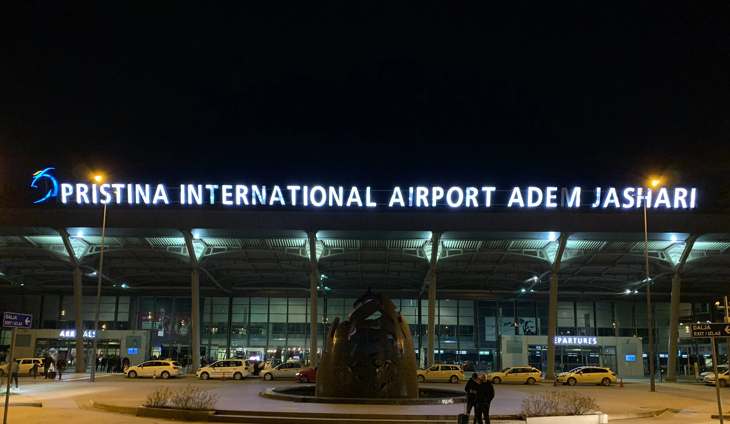 Aeroporti “Adem Jashari” vazhdon trendin rritës të numrit të udhëtarëve