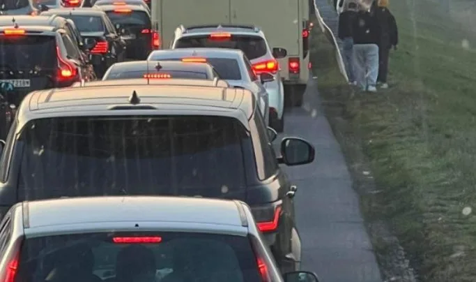 Kolona deri në tri kilometra në kufirin Serbi-Kroaci