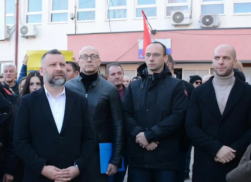 Lista Srpska del kundër vendimit të Qeverisë së Kosovës: Populli serb nuk do të lejojë pushtimin e komunave në Veri