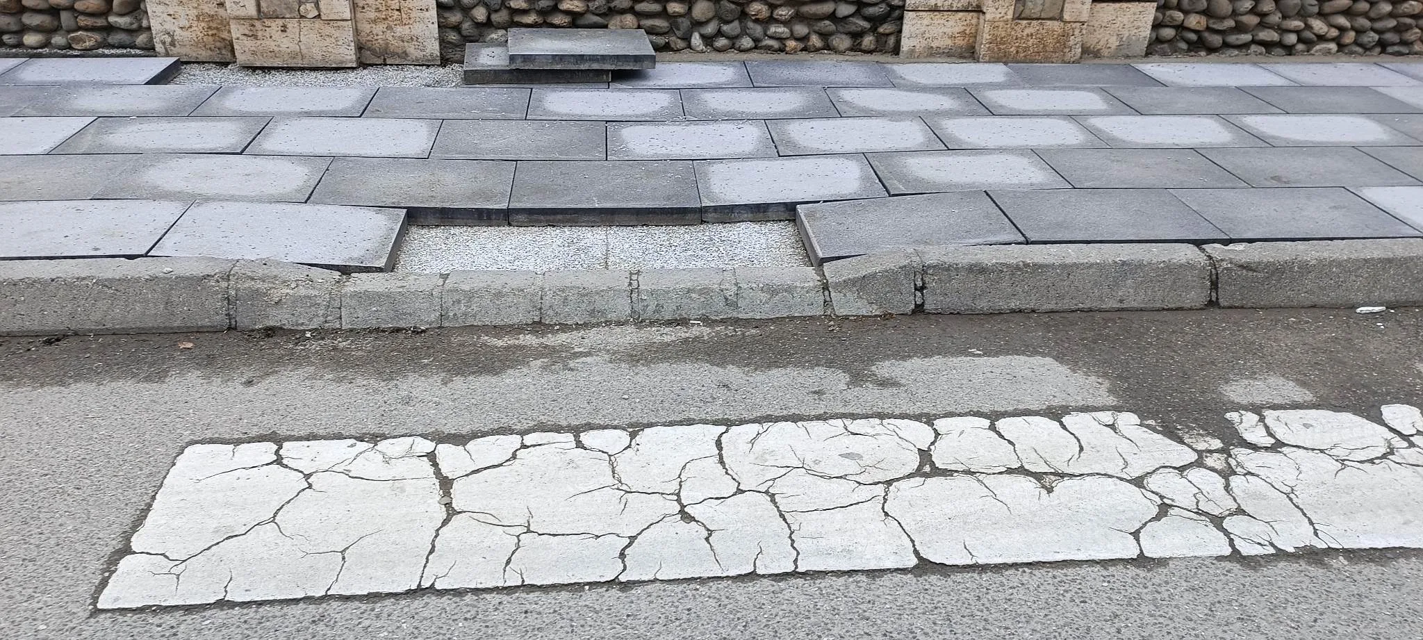 Pas reagimeve, intervenohet në punimet infrastrukturore për akses të personave me nevoja të veçanta