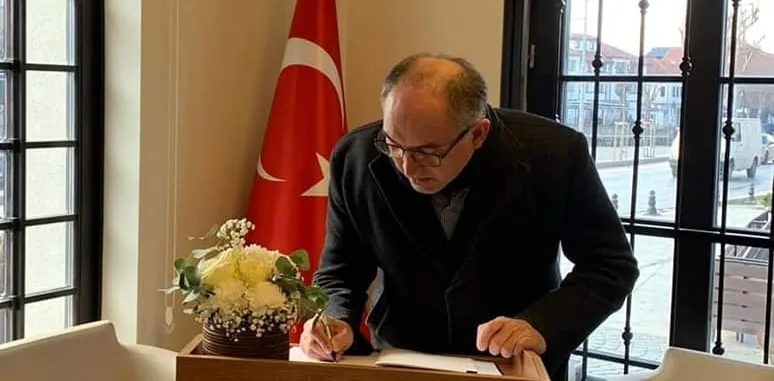 Kryetari, Shaqir Totaj, vizitë solidarizuese për tragjedinë nga tërmeti në Konsullatën e Turqisë