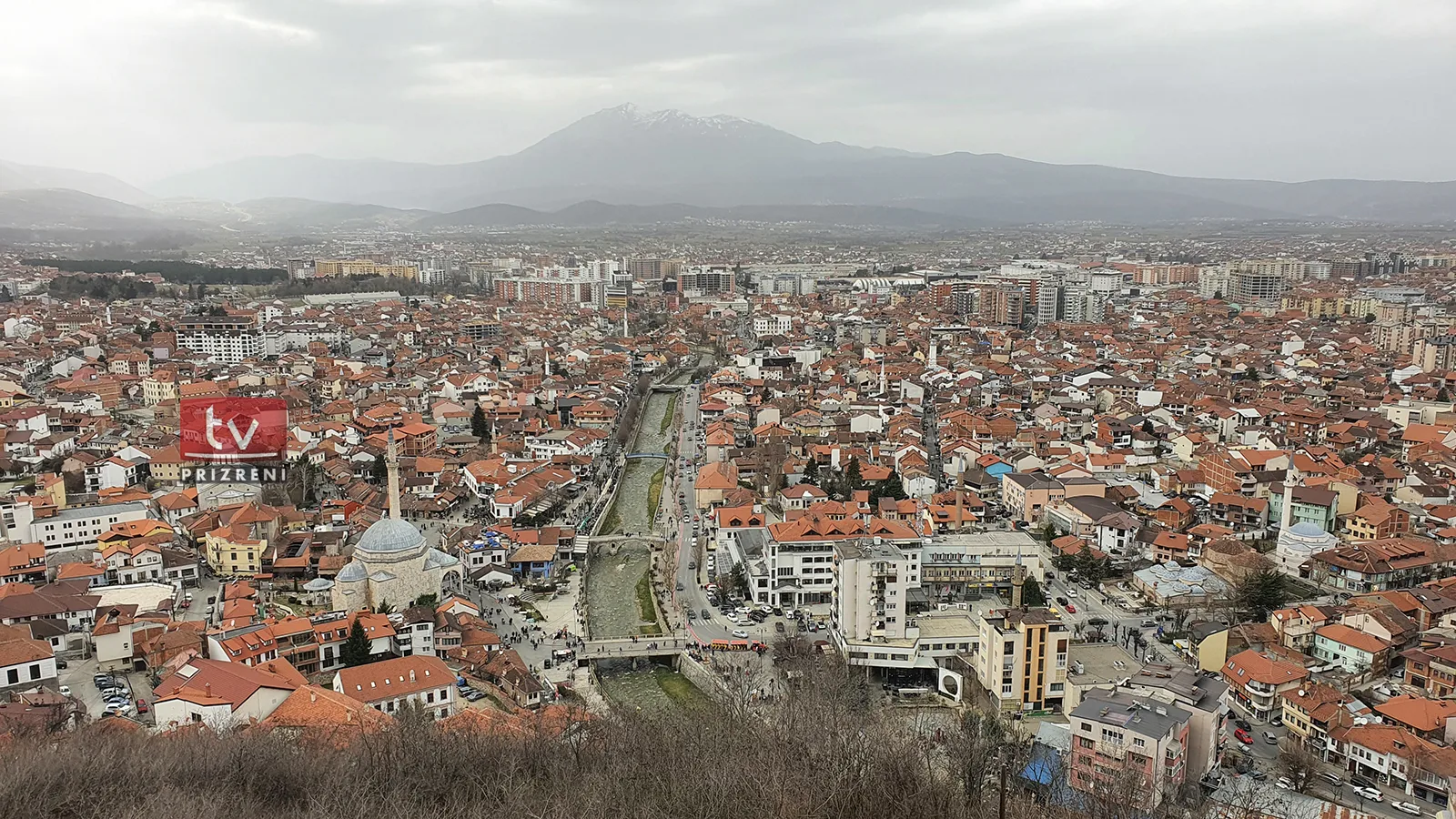 Djali i dehur ia demolon zyrën babait në Prizren, ky i fundit e raporton në Polici