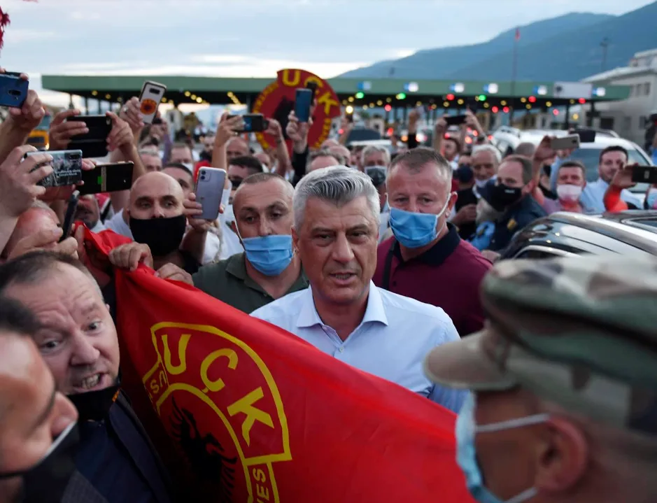 Specialja ia vazhdon Thaçit paraburgimin në Ditën e Pavarësisë