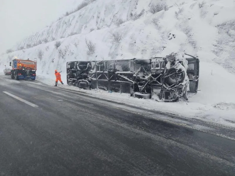 Aksidentohet autobusi me targa shqiptare në Kroaci, raportohet për 1 të vdekur dhe disa të lënduar