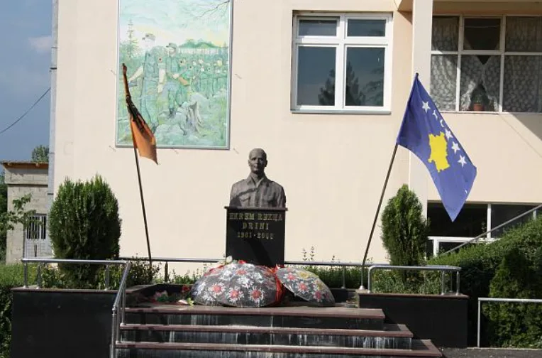 Vjedhje e rëndë në shkollën ‘Ekrem Rexha’ në Prizren, kabineti i TIK-ut cak i hajnave