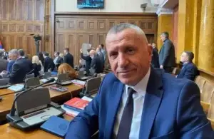 Kamberi: Memorandumi i studentëve për Kosovën tregon vazhdimësinë e politikave të vjetra në Serbi