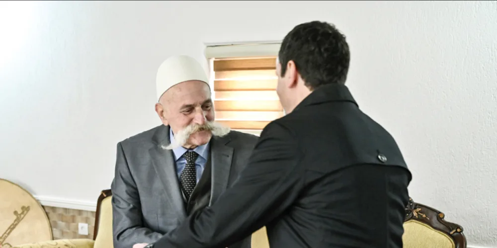 Albin Kurti: Shaban, Hamëz dhe Adem Jashari ranë për lirinë e të gjithë neve