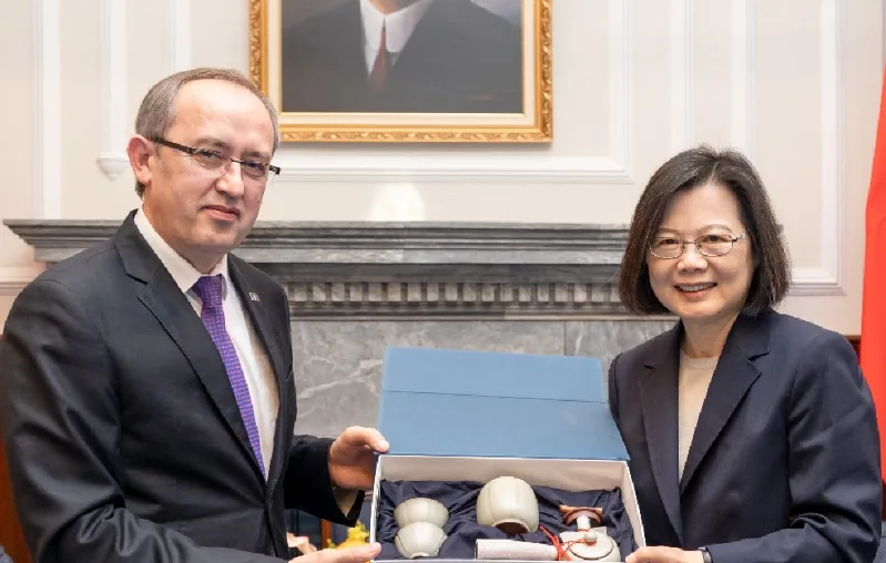 Ish-kryeministri Hoti takoi presidenten e Tajvanit
