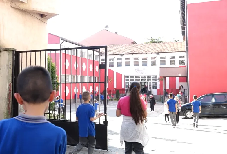 Përleshje me mjete të mprehta mes dy nxënësve në shkollën “Motrat Qiriazi” në Prizren
