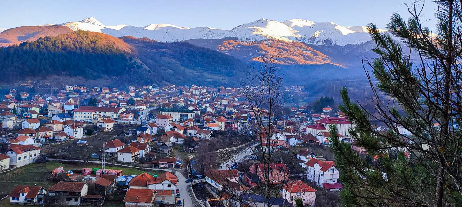 Serbët në Shtërpcë po ikin nga partia që e kontrollon Vuçiqi