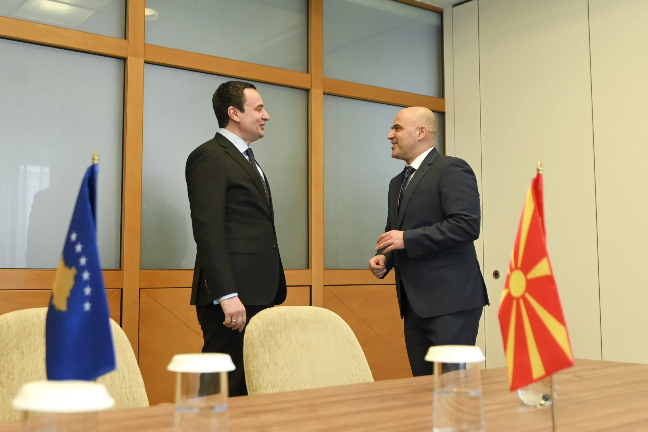 Kurti takohet me Kovaçevskin, flasin për rrugën Prizren- Tetovë