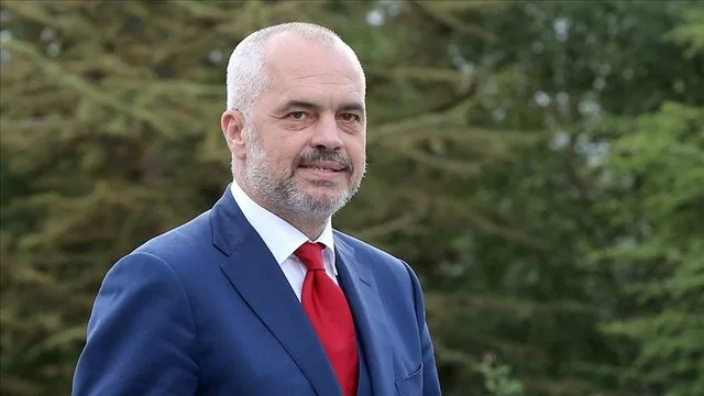 Edi Rama uron Ditën e Verës