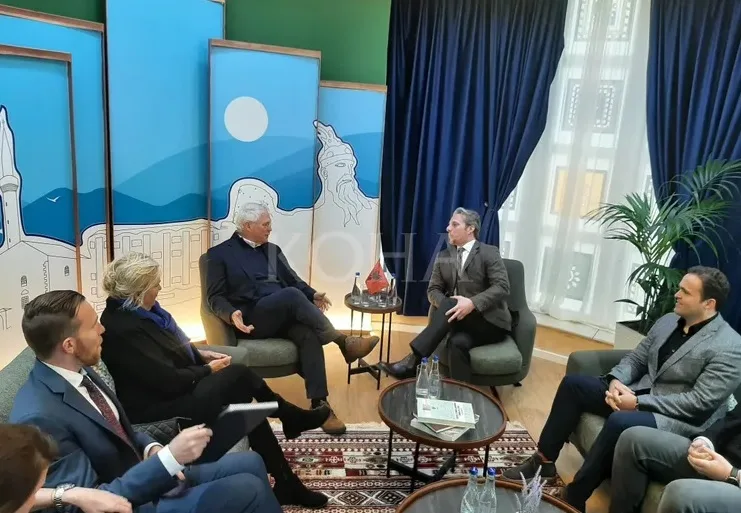 Ambasadori i SHBA-ve në Serbi viziton Luginën e Preshevës