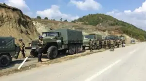 NATO: KFOR do të vazhdojë të garantojë sigurinë dhe lirinë e lëvizjes në Kosovë