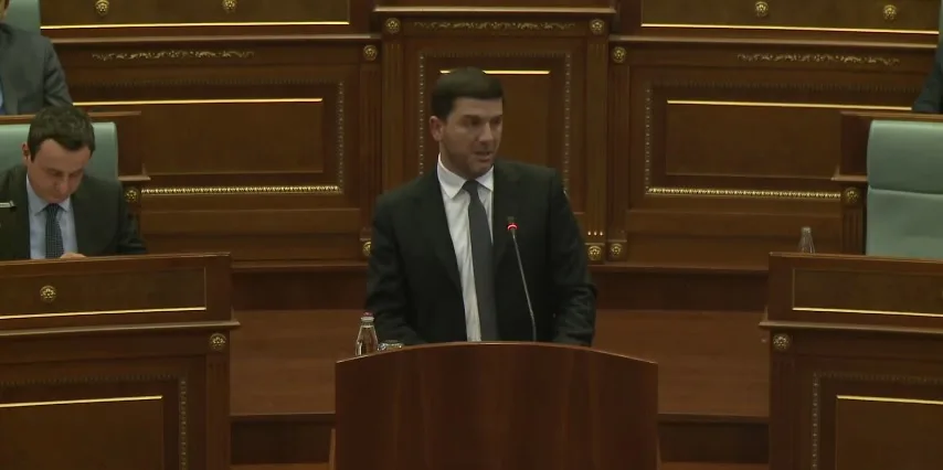 Krasniqi: 107 mijë e 310 qytetarë e kanë lëshuar vendin për dy vite të Qeverisë Kurti