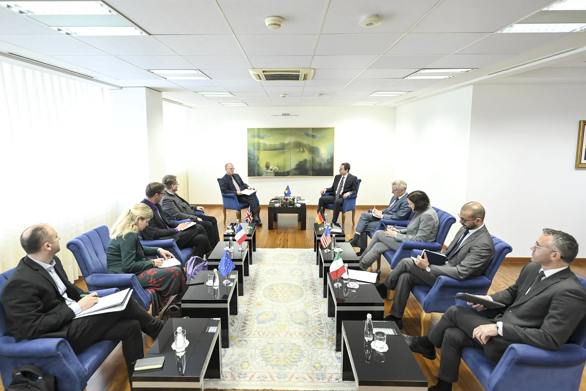 Kurti takohet me ambasadorët e QUINT-it, diskutojnë për zbatimin e Marrëveshjes me Serbinë