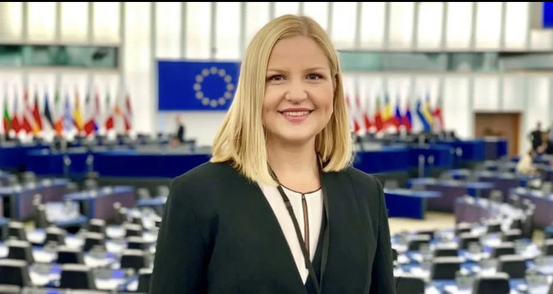 Kjo është shqiptarja e cila votoj sot pro liberalizimit të vizave për Kosovën