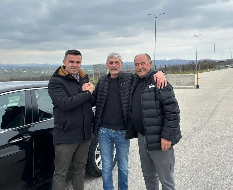 Publikohet fotografia e parë e Naser Pajazitit, pasi u lirua nga burgu
