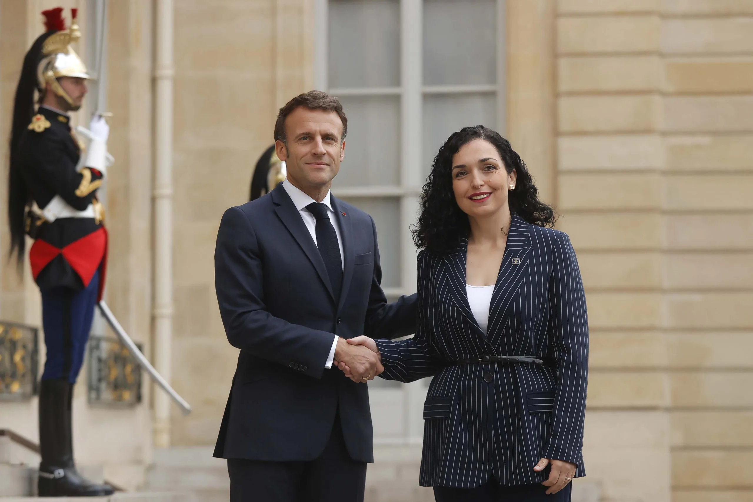 Macron pret t’i takojë Vuçiqin e Osmanin në Moldavi