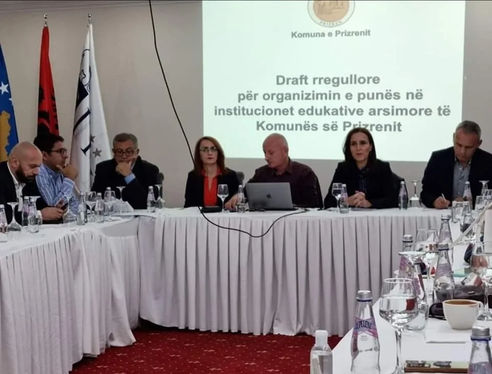 Aprovohet rregullorja për funksionimin e institucioneve edukative-arsimore në komunën e Prizrenit