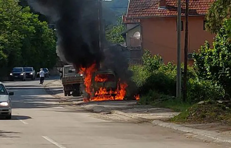 Digjet vetura e një televizioni kosovar në Zubin Potok