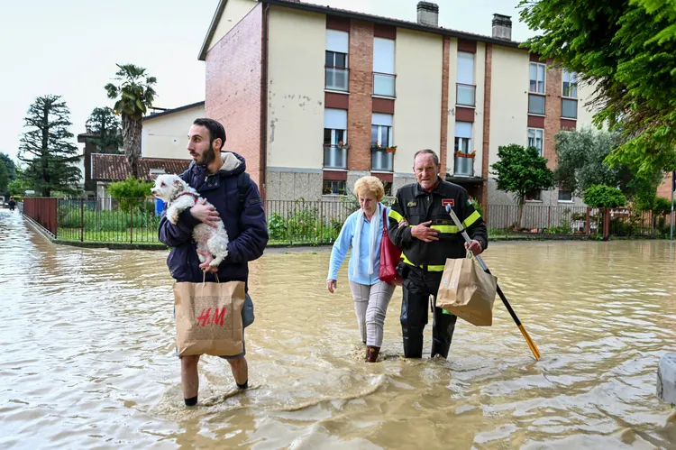Vazhdon evakuimi i italianëve në rajonin Emilia-Romagna