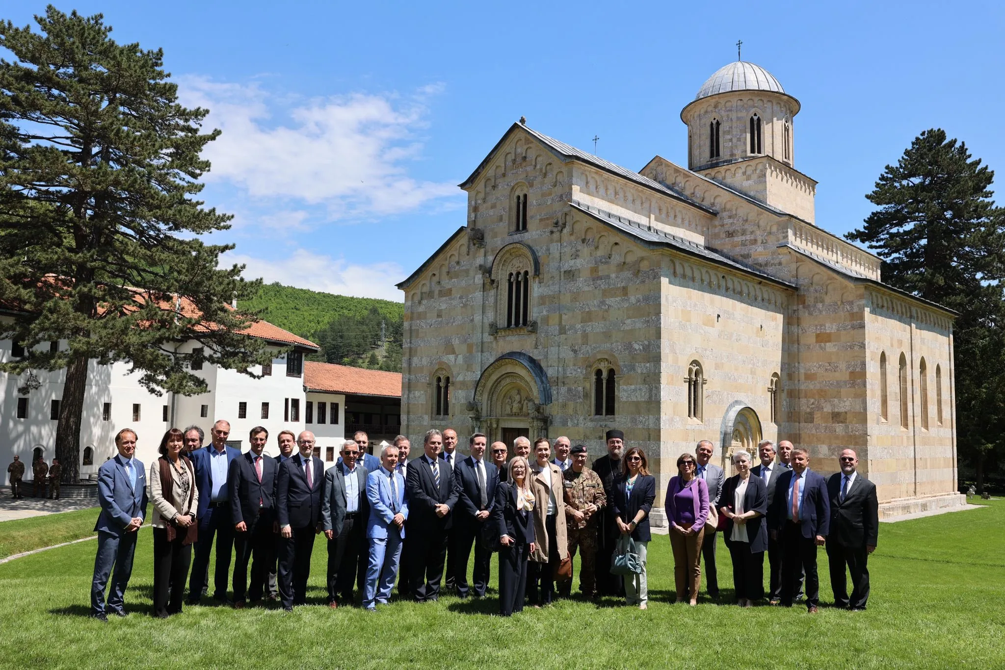Ambasadori gjerman e vizitoi manastirin e Deçanit