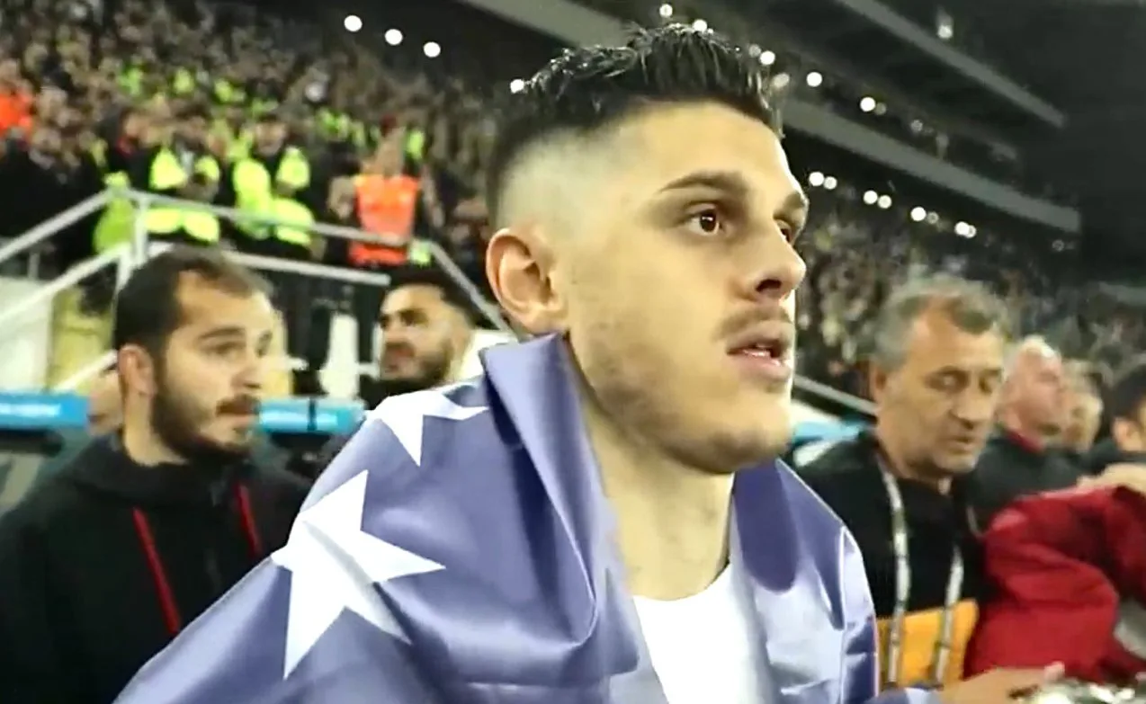 Milot Rashica me Galatasarayn fiton titullin, feston me flamurin e Kosovës