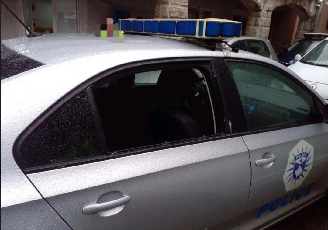 Protestat në veri, Policia: Një zyrtar u lëndua dhe gazetarët u sulmuan