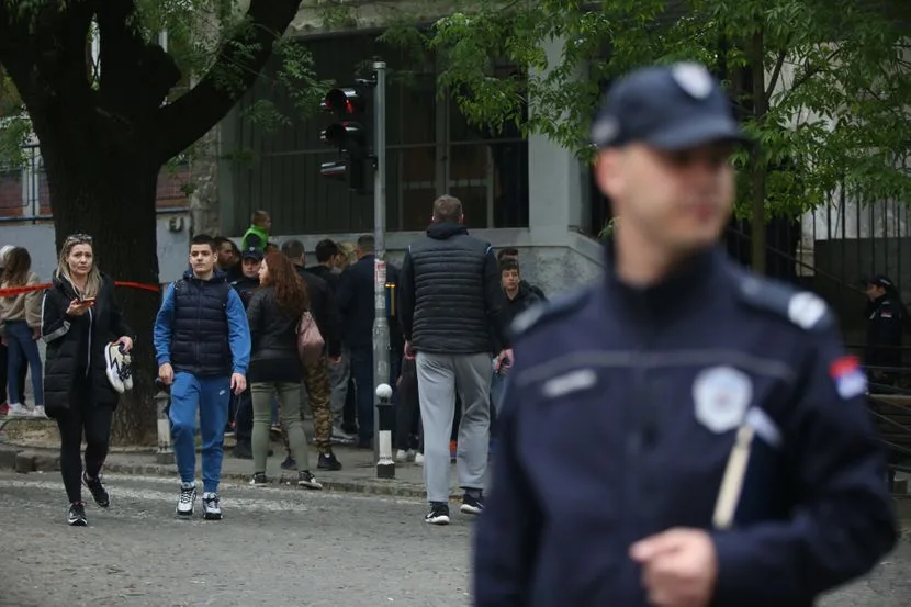 Alarm për bombë në disa shkolla në Serbi