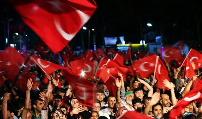 Zhvillim dramatik në Turqi, tërhiqet nga gara njëri prej kandidatëve për president