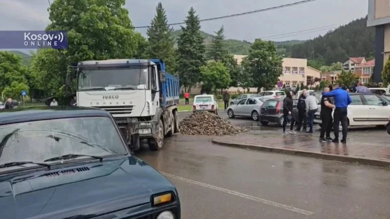 Nis vendosja e barrikadave në veri