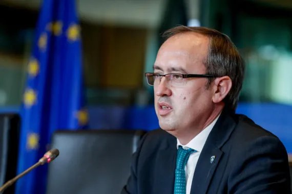 Hoti: Vendimet e dy viteve të kaluara të qeverisë, tipike të sistemeve komuniste