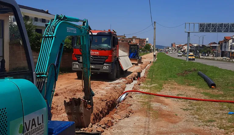Në lagjen Jeta e Re po punohet në ndërtimin e infrastrukturës