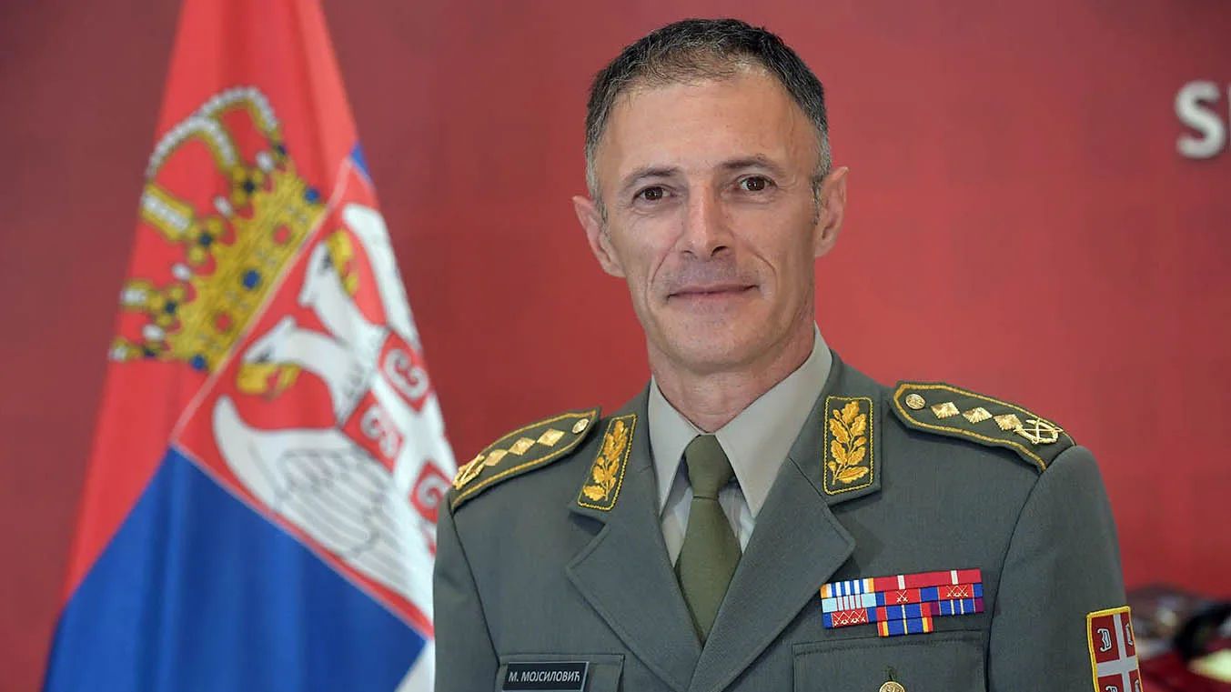 Shefi i ushtrisë serbe: Bashkësia ndërkombëtare s’po i përmbush obligimet në veri