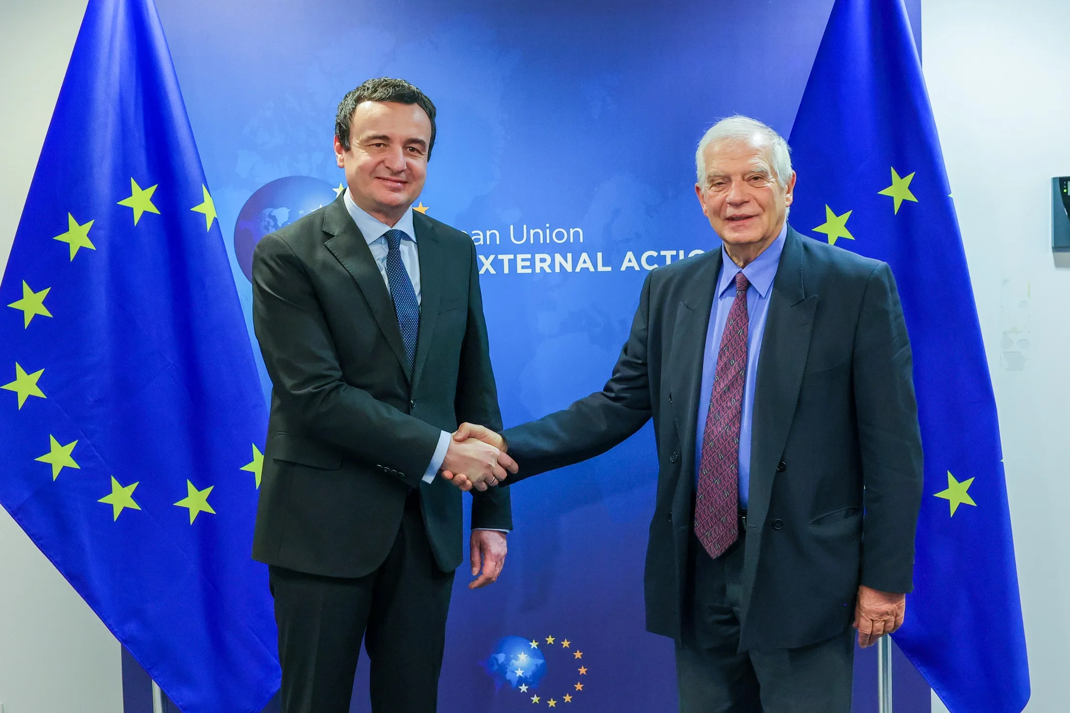 Fillon takimi mes Kurtit, Borrellit dhe Lajçakut