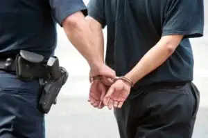 Arrestohet një 27-vjeçar për vjedhje të rëndë në Suharekë, ndalohet për 48 orë