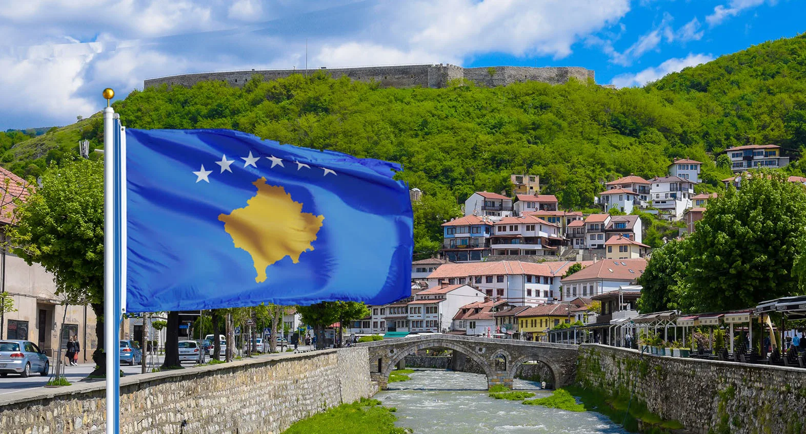 16 vjet më parë u hap konkursi për zgjedhjen e flamurit të Kosovës