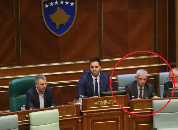 Pensionohet Ismet Krasniqi, njeriu që e keni parë në çdo seancë të Kuvendit të Kosovës