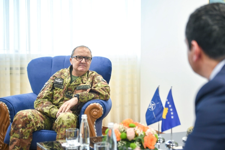 Komandanti i KFOR-it akuzon Kurtin: Të mos konsiderohemi ombrellë strehimi pas veprimeve të njëanshme