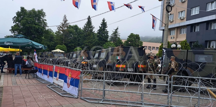 Vetëm 5 protestues në Zveçan, boshatisen rrugët