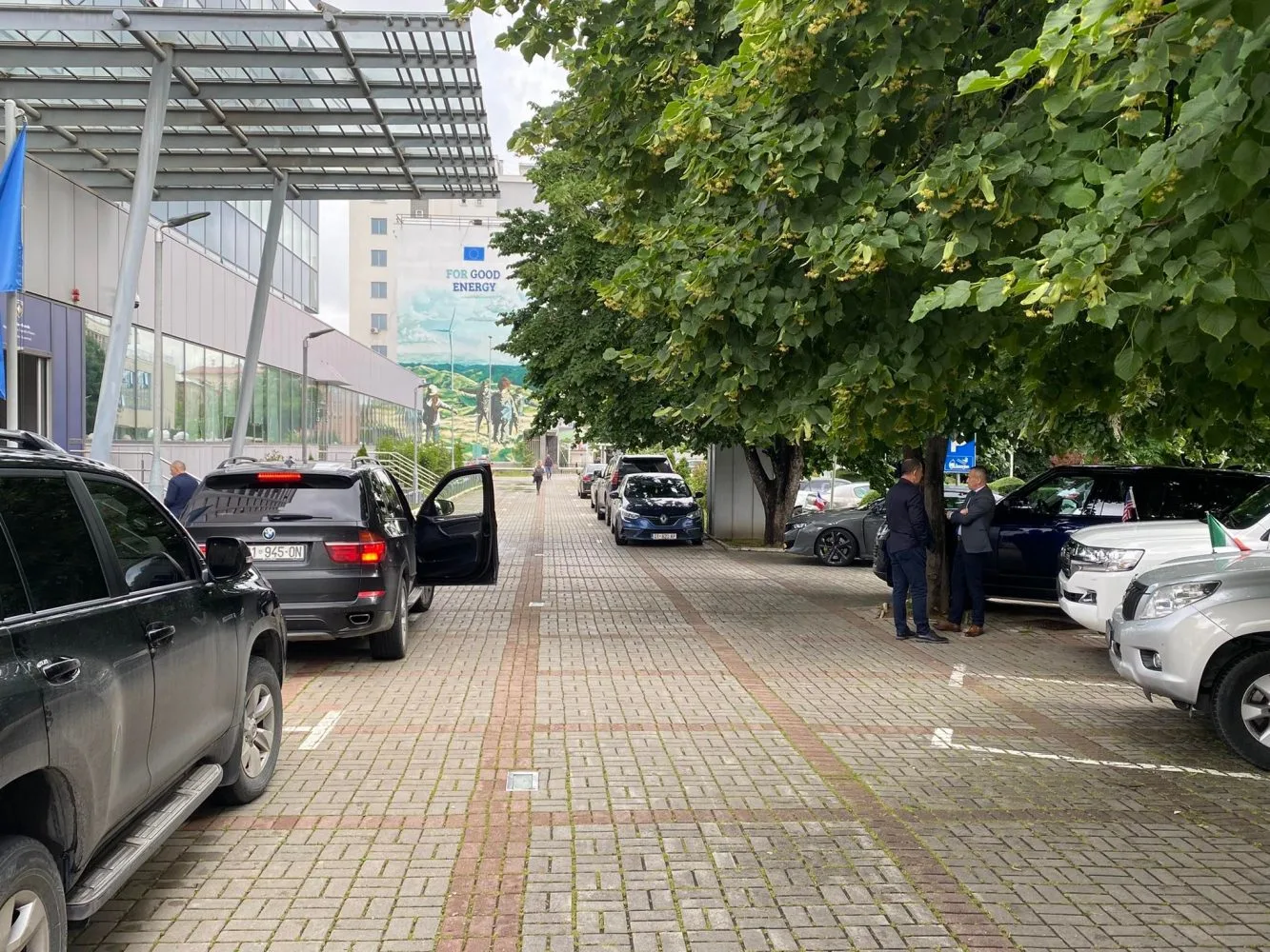 Ambasadorët e akredituar në Kosovë shkojnë në Qeveri